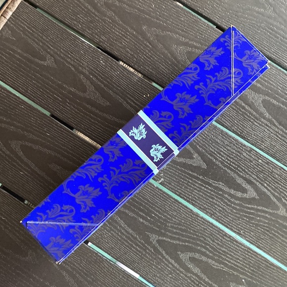 - NRFB Vintage 1995 AVON ~ Winter Velvet Barbie Doll ❄️ - Picture 13 of 14